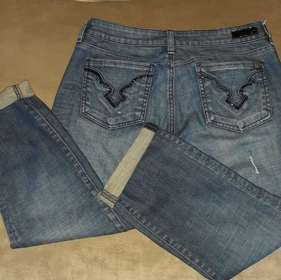 Distressed Buffalo Capris. Size 28. - Picture 4 of 4